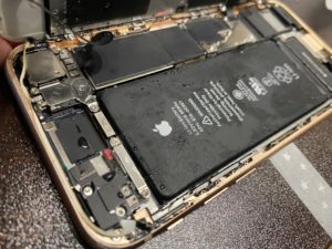 千葉でiPhone修理のEyeSmartのiPhone8水没復旧画像