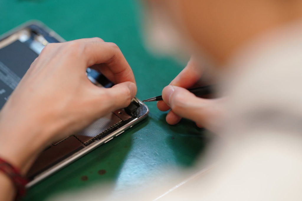 八千代でiPad修理のEyeSmart　アイパッド修理中写真