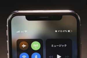 中古iPhoneのフロントカメラ付近には大事な機能が密集している
